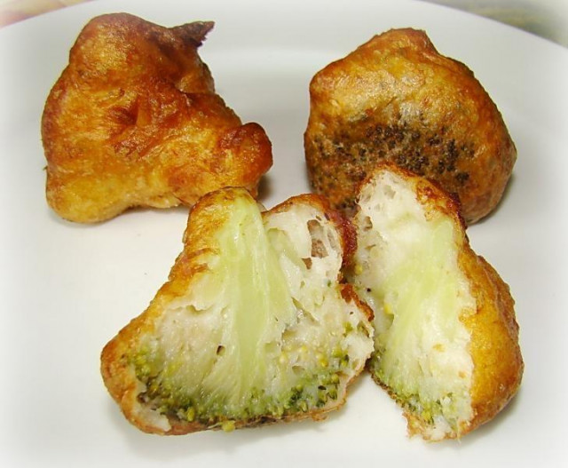 Broccoli fried on eggs in batter