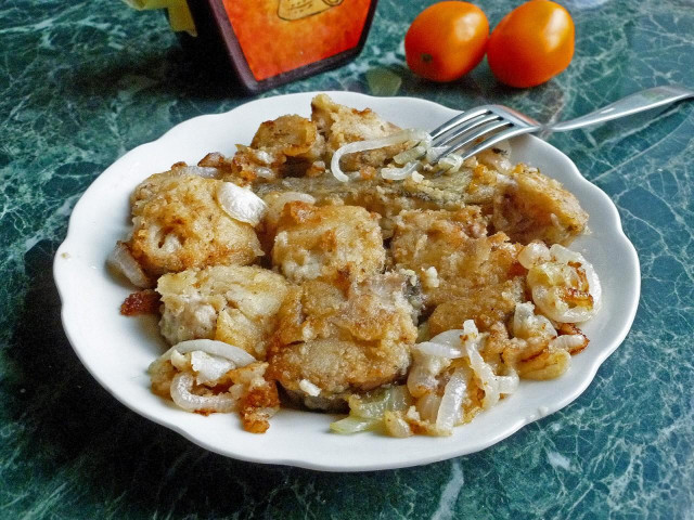 Pollock fried with onions in mayonnaise