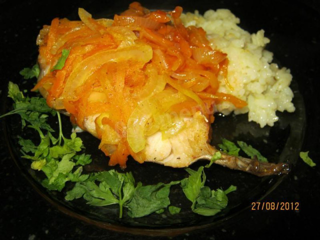 Fried catfish with tomato paste, onions and carrots
