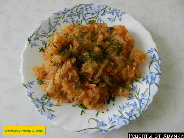 Fried cabbage, tomatoes and carrots in a frying pan