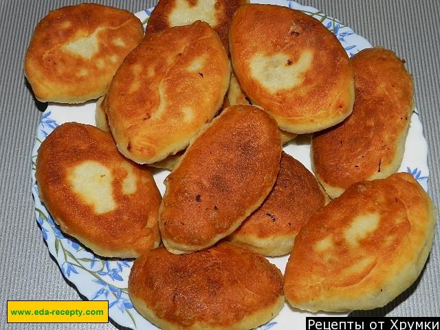 Kefir pies with unsweetened filling fried in a frying pan