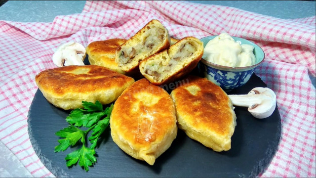 Fried pies on kefir with potatoes and mushrooms