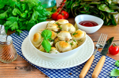 Dumplings fried in vegetable oil