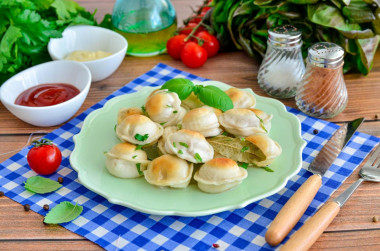 Dumplings fried in vegetable oil