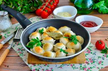 Dumplings fried in vegetable oil