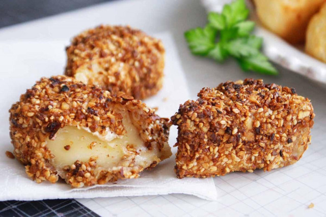 Fried brie cheese