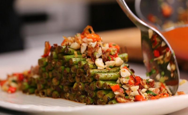 Fried vigna with peanuts