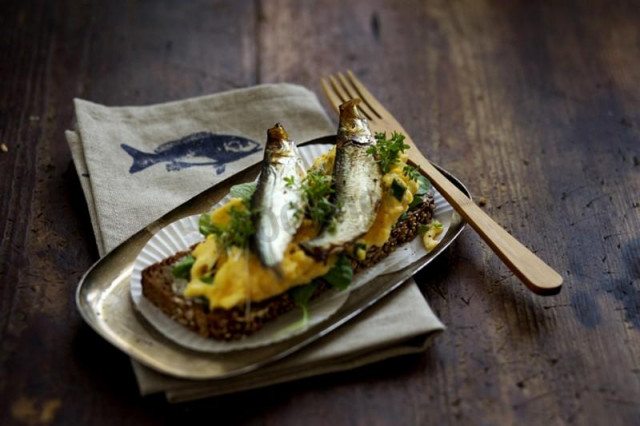 Sandwiches with sprats and fried eggs