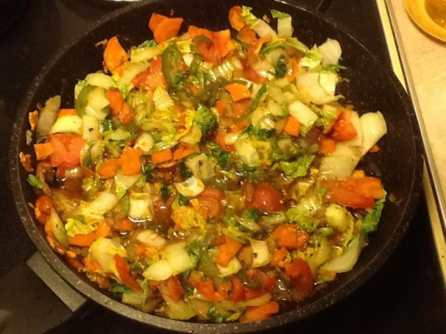 Fried Peking cabbage with vegetables