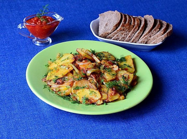 Fried potatoes with bell pepper