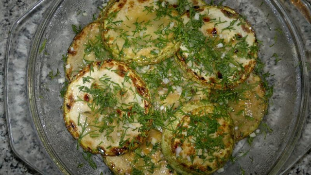 Fried zucchini slices with dill and garlic