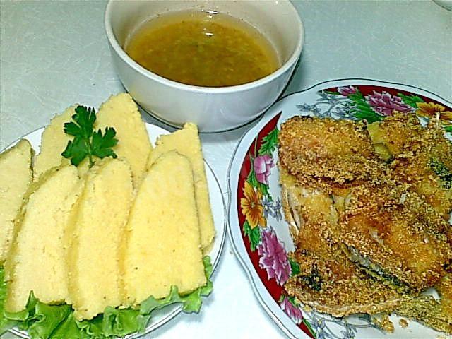 Hominy with mush and fried fish