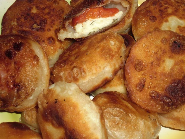 fried pies with cottage cheese and tomatoes without yeast