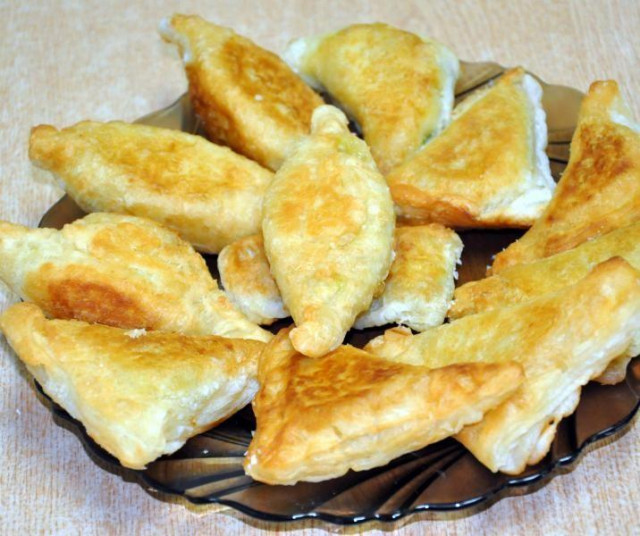 Fried pies with green onion and egg