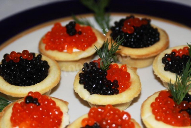 Royal New Year's snack in tartlets