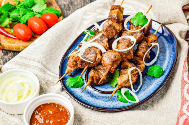 Barbecue on pork skewers in the oven