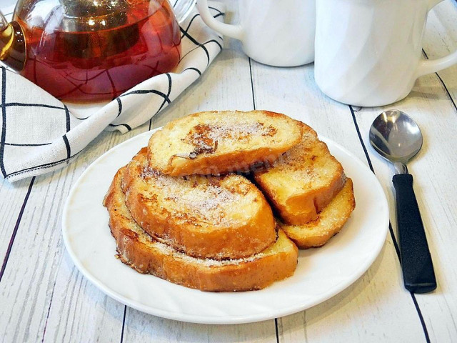 Toast in a pan with egg and milk from a loaf