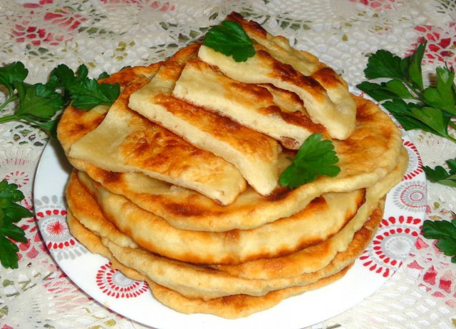 Unleavened tortillas in a frying pan quickly and easily