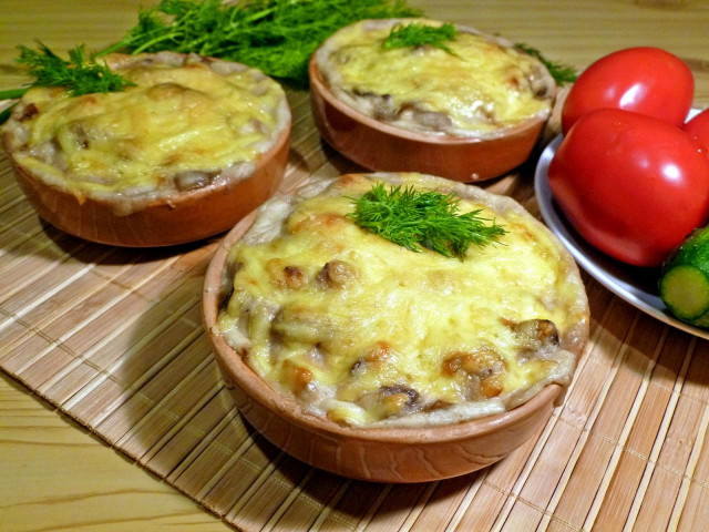 Julienne with mushrooms and sour cream