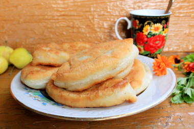 Dough pies without yeast in a frying pan