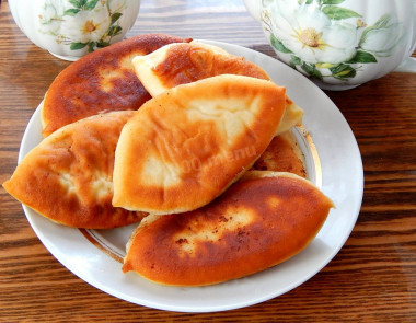 Pies without yeast on kefir in a frying pan