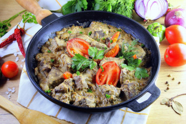 Beef liver in sour cream sauce