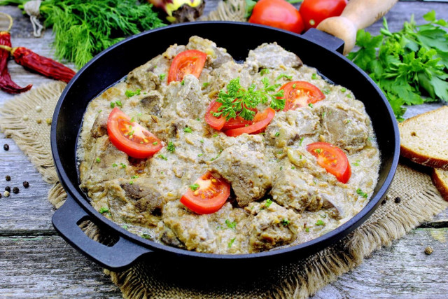 Beef liver in sour cream sauce