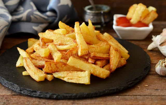 French fries in a frying pan at home