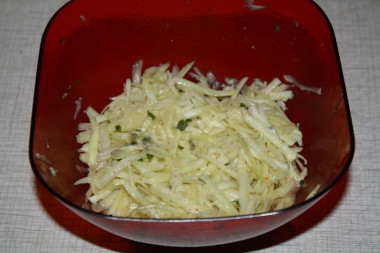 Kohlrabi salad without mayonnaise