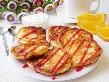 cheese cakes made of cottage cheese without eggs in a frying pan