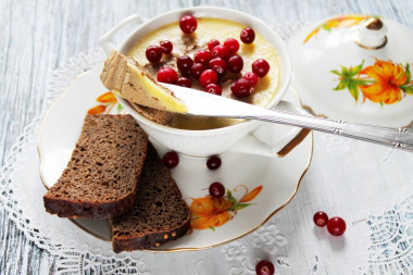 Chicken liver pate with carrots and onions