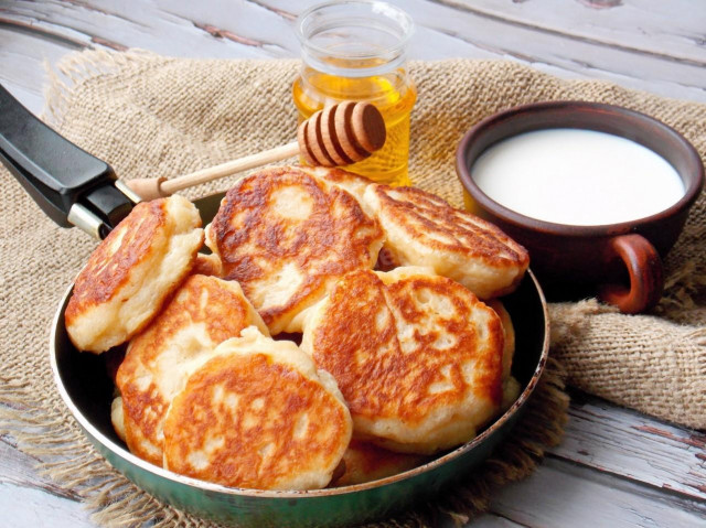 Fluffy pancakes with dry yeast