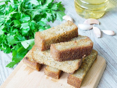 Bread croutons in the oven with garlic