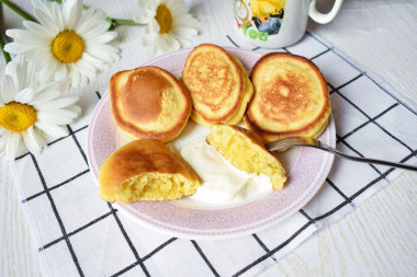 Pancakes on sour cream are fluffy without yeast, fast and delicious